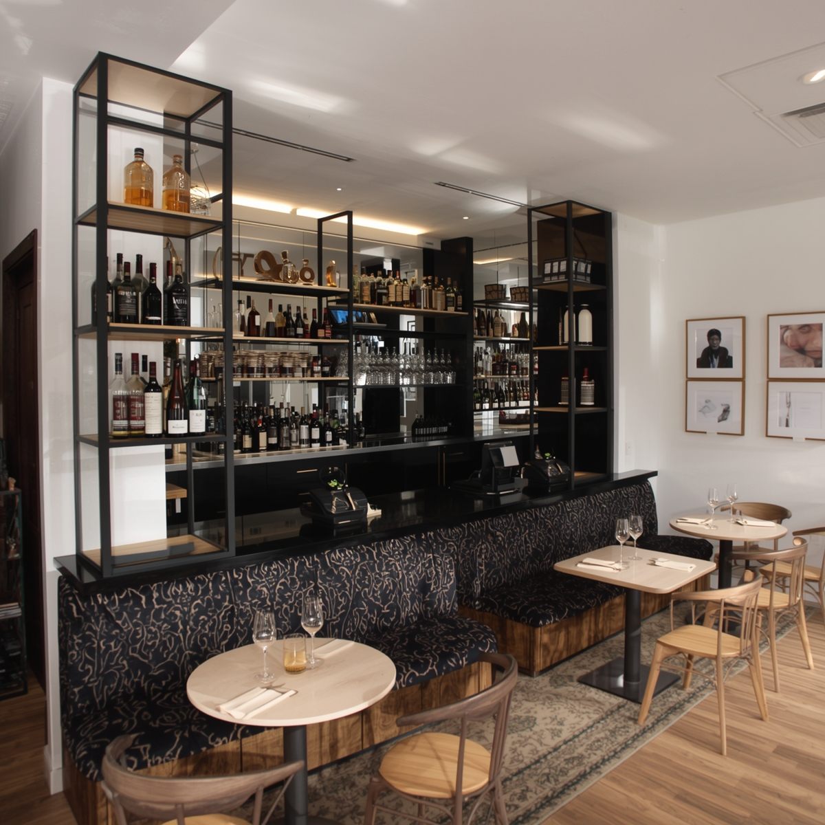 Retail display shelving